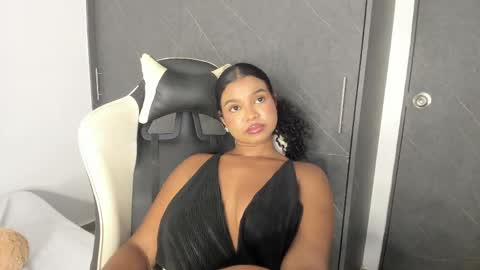 Snapshot of chloe_evans21 chatting on May 7, 12:16 am chloe online show from May 7, 12:16 am