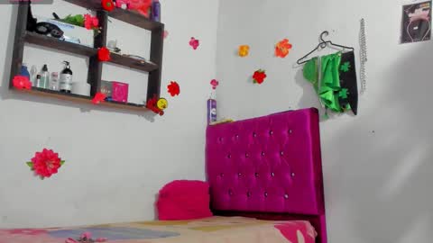 Snapshot of chloe_evanx_ chatting on November 6, 2:45 am Chloe Evanx online show from November 6, 2:45 am