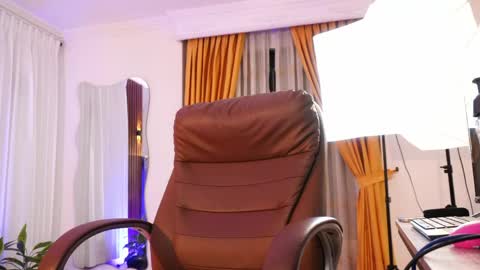 Snapshot of chloe_harriss chatting on April 24, 11:56 am Chloe online show from April 24, 11:56 am