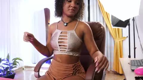 Snapshot of chloe_harriss chatting on April 29, 12:09 pm Chloe online show from April 29, 12:09 pm