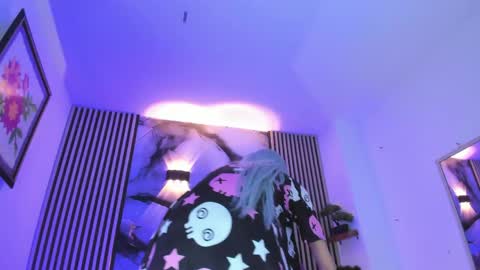 chloe_jacksonn online show from June 3, 8:03 pm