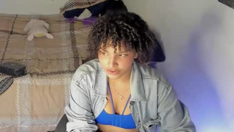 chloe_kisses online show from March 9, 11:58 am