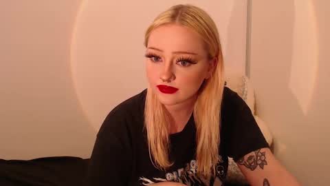 Snapshot of chloe_levine chatting on September 10, 11:16 pm Chloe Levine online show from September 10, 11:16 pm