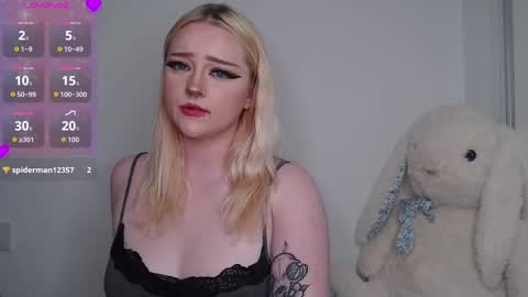 Snapshot of chloe_levine chatting on September 17, 3:19 am Chloe Levine online show from September 17, 3:19 am