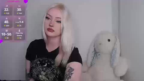 Snapshot of chloe_levine chatting on September 20, 1:28 am Chloe Levine online show from September 20, 1:28 am