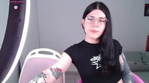 Snapshot of chloe_levine chatting on August 4, 10:56 pm Chloe Levine online show from August 4, 10:56 pm