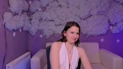 Snapshot of chloe_ley chatting on April 28, 2:38 am chloe_ley online show from April 28, 2:38 am