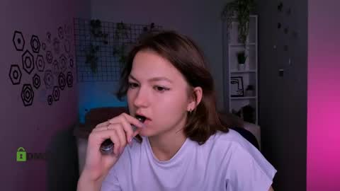 Snapshot of chloe_ley chatting on April 29, 9:35 am chloe_ley online show from April 29, 9:35 am