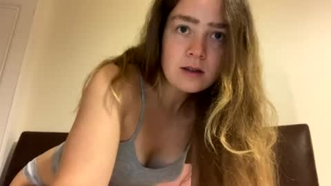 Snapshot of chloe_lovesit chatting on August 2, 10:19 pm Chloe online show from August 2, 10:19 pm