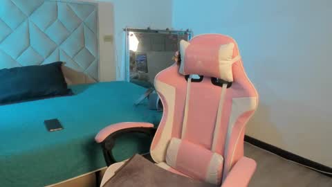 Snapshot of chloe_miller_7 chatting on February 13, 7:10 pm Chloe online show from February 13, 7:10 pm