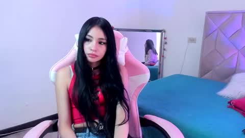 Snapshot of chloe_miller_7 chatting on March 3, 8:15 pm Chloe online show from March 3, 8:15 pm