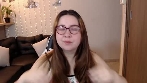 chloe_prg online show from February 5, 1:22 pm