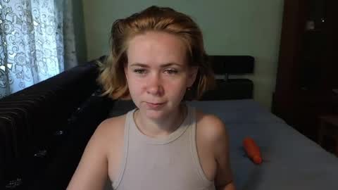 Snapshot of chloe_roo chatting on July 3, 6:31 am Mila online show from July 3, 6:31 am