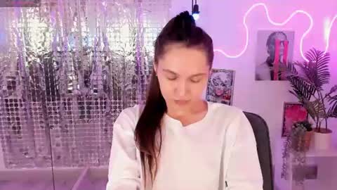 Snapshot of chloe_sunny chatting on July 3, 6:25 pm Chloe online show from July 3, 6:25 pm