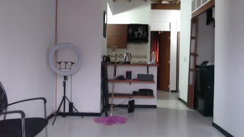 Snapshot of chloe_vahos chatting on June 23, 11:03 pm Chloe online show from June 23, 11:03 pm