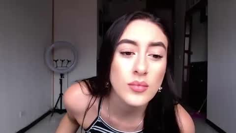 Snapshot of chloe_vahos chatting on June 25, 8:24 pm Chloe online show from June 25, 8:24 pm