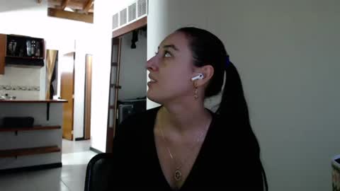 Snapshot of chloe_vahos chatting on June 27, 11:32 pm Chloe online show from June 27, 11:32 pm