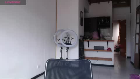 Snapshot of chloe_vahos chatting on July 10, 6:43 pm Chloe online show from July 10, 6:43 pm
