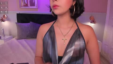 Snapshot of chloe_watson_ chatting on May 1, 8:02 pm online show from May 1, 8:02 pm