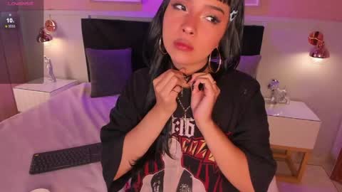 Snapshot of chloe_watson_ chatting on May 22, 8:36 pm online show from May 22, 8:36 pm