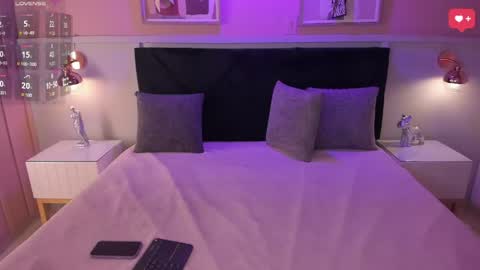 Snapshot of chloe_watson_ chatting on May 23, 8:35 pm online show from May 23, 8:35 pm