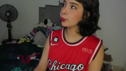 Snapshot of chloe_watson_ chatting on June 20, 7:49 pm online show from June 20, 7:49 pm