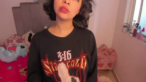 Snapshot of chloe_watson_ chatting on June 26, 5:39 pm online show from June 26, 5:39 pm
