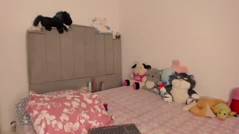 Snapshot of chloe_watson_ chatting on July 2, 9:54 pm online show from July 2, 9:54 pm