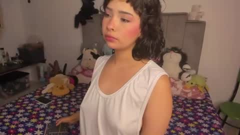 Snapshot of chloe_watson_ chatting on July 4, 11:44 pm online show from July 4, 11:44 pm