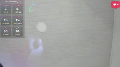 Snapshot of chloe_watson_ chatting on July 16, 8:59 pm online show from July 16, 8:59 pm