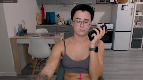 Snapshot of chloe_x_ chatting on December 4, 6:39 pm Eva and Sandra online show from December 4, 6:39 pm