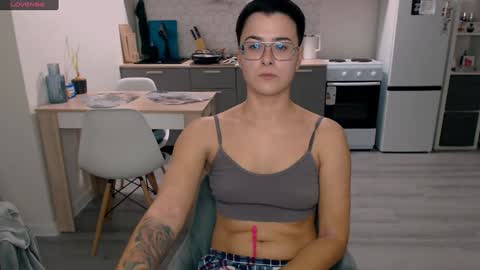 Snapshot of chloe_x_ chatting on December 15, 8:47 pm Eva and Sandra online show from December 15, 8:47 pm