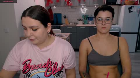 Snapshot of chloe_x_ chatting on December 20, 6:56 pm Eva and Sandra online show from December 20, 6:56 pm