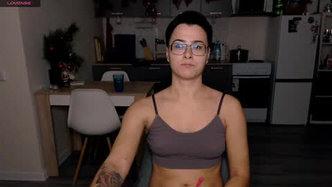 Snapshot of chloe_x_ chatting on December 23, 8:47 pm Eva and Sandra online show from December 23, 8:47 pm