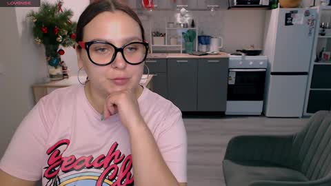 Snapshot of chloe_x_ chatting on December 24, 3:47 pm Eva and Sandra online show from December 24, 3:47 pm