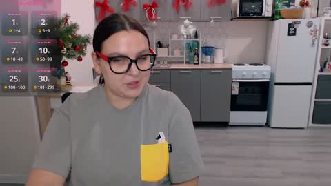 Snapshot of chloe_x_ chatting on December 25, 4:11 pm Eva and Sandra online show from December 25, 4:11 pm