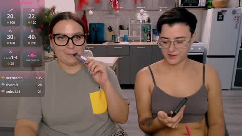 Snapshot of chloe_x_ chatting on December 25, 7:13 pm Eva and Sandra online show from December 25, 7:13 pm