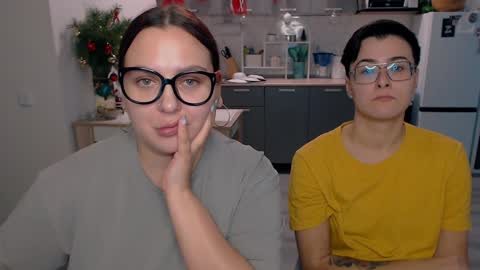 Snapshot of chloe_x_ chatting on December 26, 9:47 pm Eva and Sandra online show from December 26, 9:47 pm