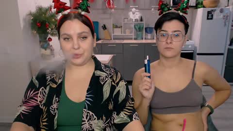 Snapshot of chloe_x_ chatting on December 27, 5:37 pm Eva and Sandra online show from December 27, 5:37 pm