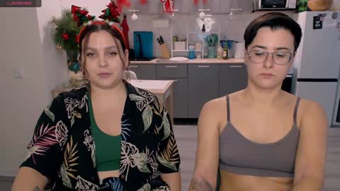 Snapshot of chloe_x_ chatting on December 29, 8:58 pm Eva and Sandra online show from December 29, 8:58 pm