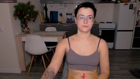 Snapshot of chloe_x_ chatting on January 8, 4:54 pm Eva and Sandra online show from January 8, 4:54 pm