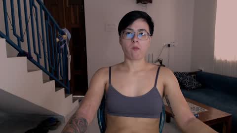 Snapshot of chloe_x_ chatting on January 29, 9:55 am Eva and Sandra online show from January 29, 9:55 am