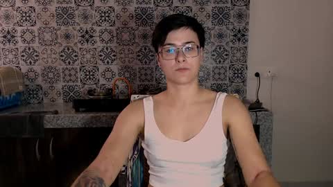 Snapshot of chloe_x_ chatting on February 5, 10:19 am Eva and Sandra online show from February 5, 10:19 am