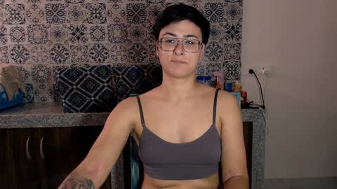 Snapshot of chloe_x_ chatting on February 8, 10:07 am Eva and Sandra online show from February 8, 10:07 am