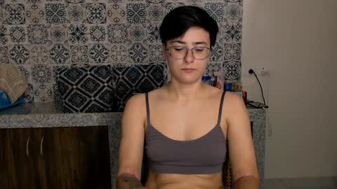 Snapshot of chloe_x_ chatting on February 8, 1:11 pm Eva and Sandra online show from February 8, 1:11 pm