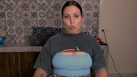 Snapshot of chloe_x_ chatting on February 8, 10:40 pm Eva and Sandra online show from February 8, 10:40 pm