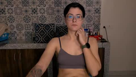 Snapshot of chloe_x_ chatting on February 9, 3:56 pm Eva and Sandra online show from February 9, 3:56 pm