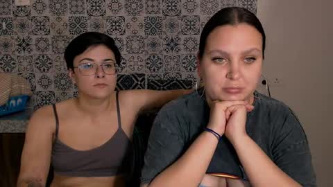 Snapshot of chloe_x_ chatting on February 9, 10:21 pm Eva and Sandra online show from February 9, 10:21 pm