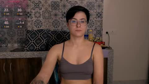 Snapshot of chloe_x_ chatting on February 13, 12:21 pm Eva and Sandra online show from February 13, 12:21 pm