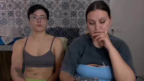 Snapshot of chloe_x_ chatting on February 15, 5:30 am Eva and Sandra online show from February 15, 5:30 am